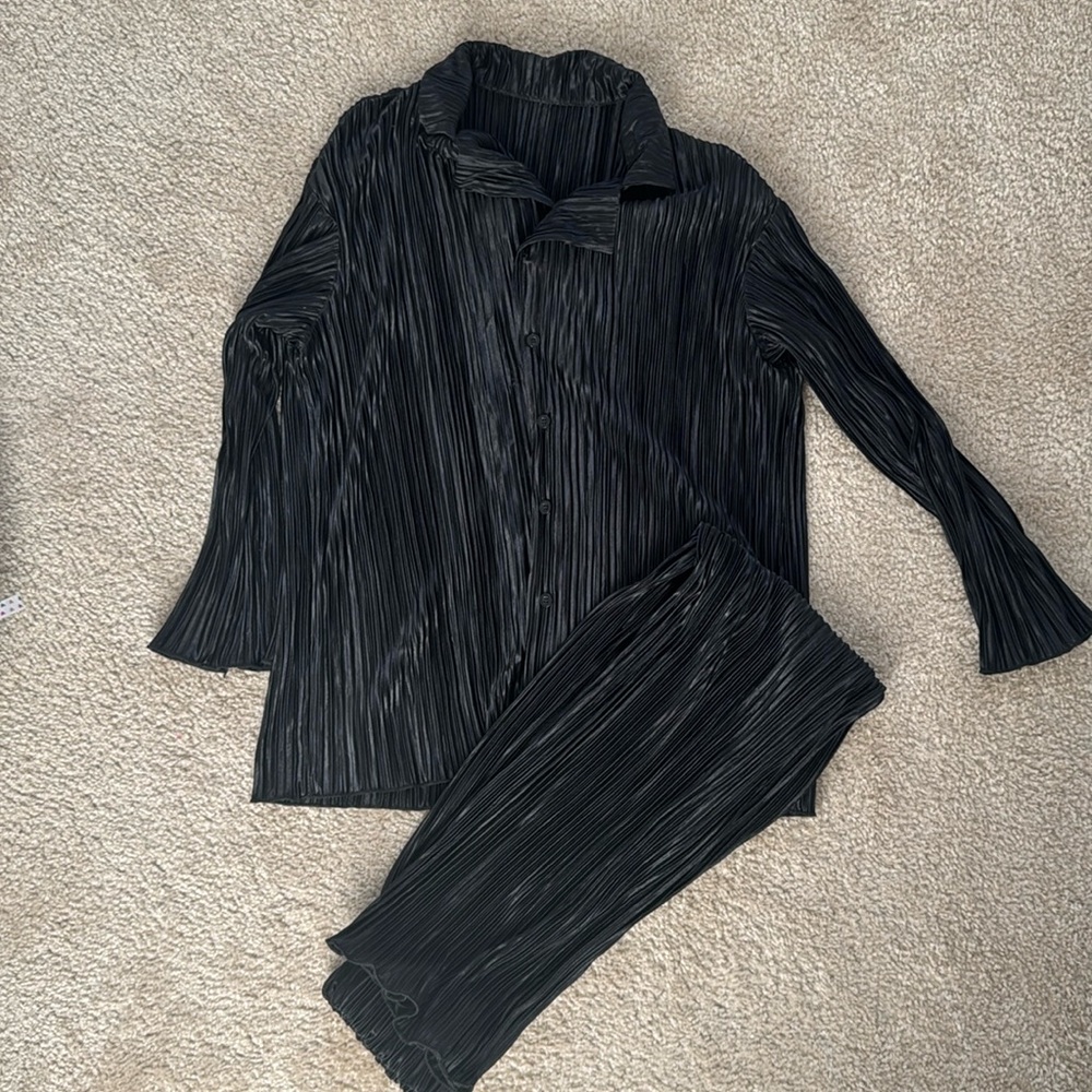 Black plisse button down co-ord set, size Small in excellent condition